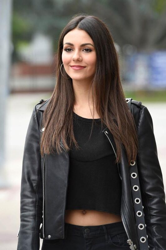 Victoria Justice Beautiful Midfriff Pics