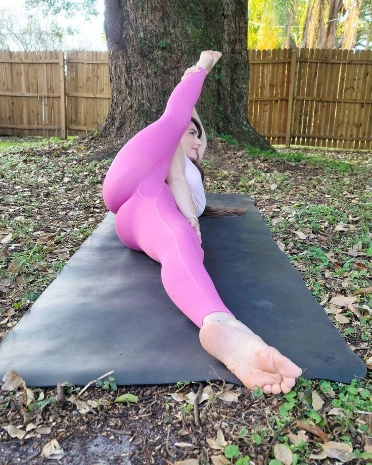 Calientes posiert de Mujeres Haciendo Yoga