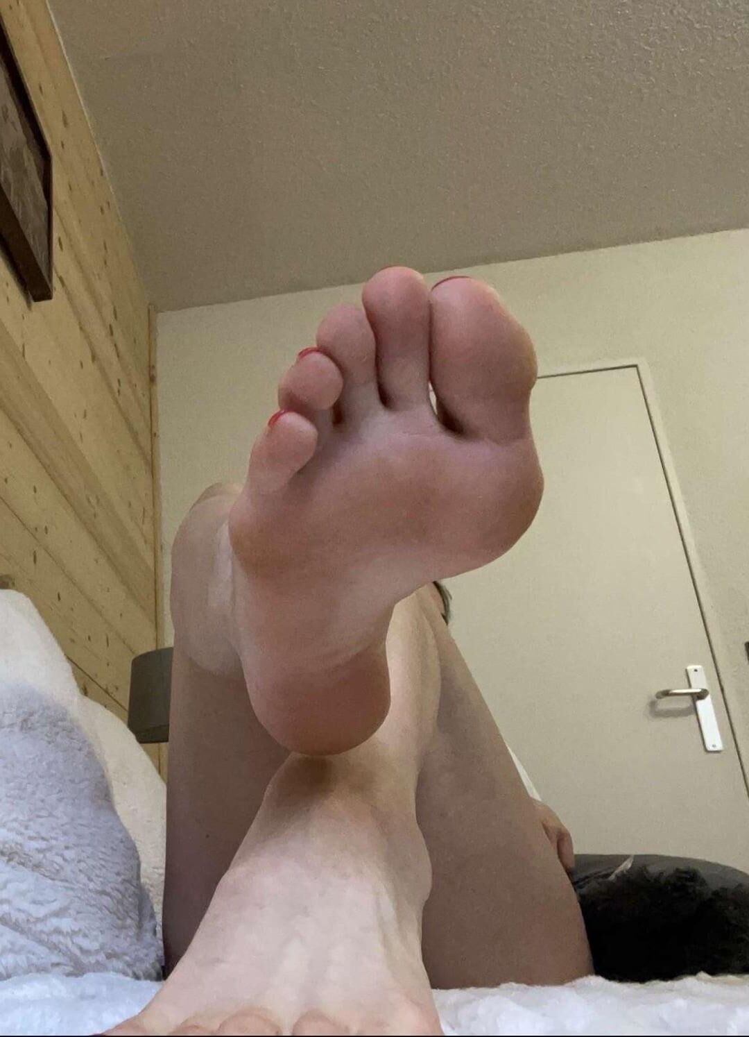 Mariewhitefeet European Solequeen