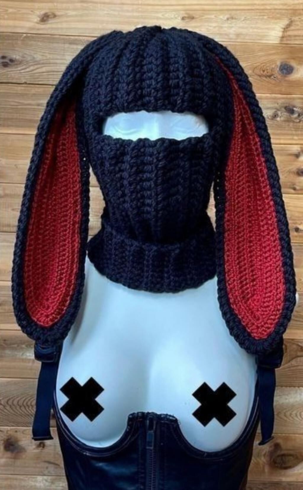 Sub máscaras, Hats 'n Hoods