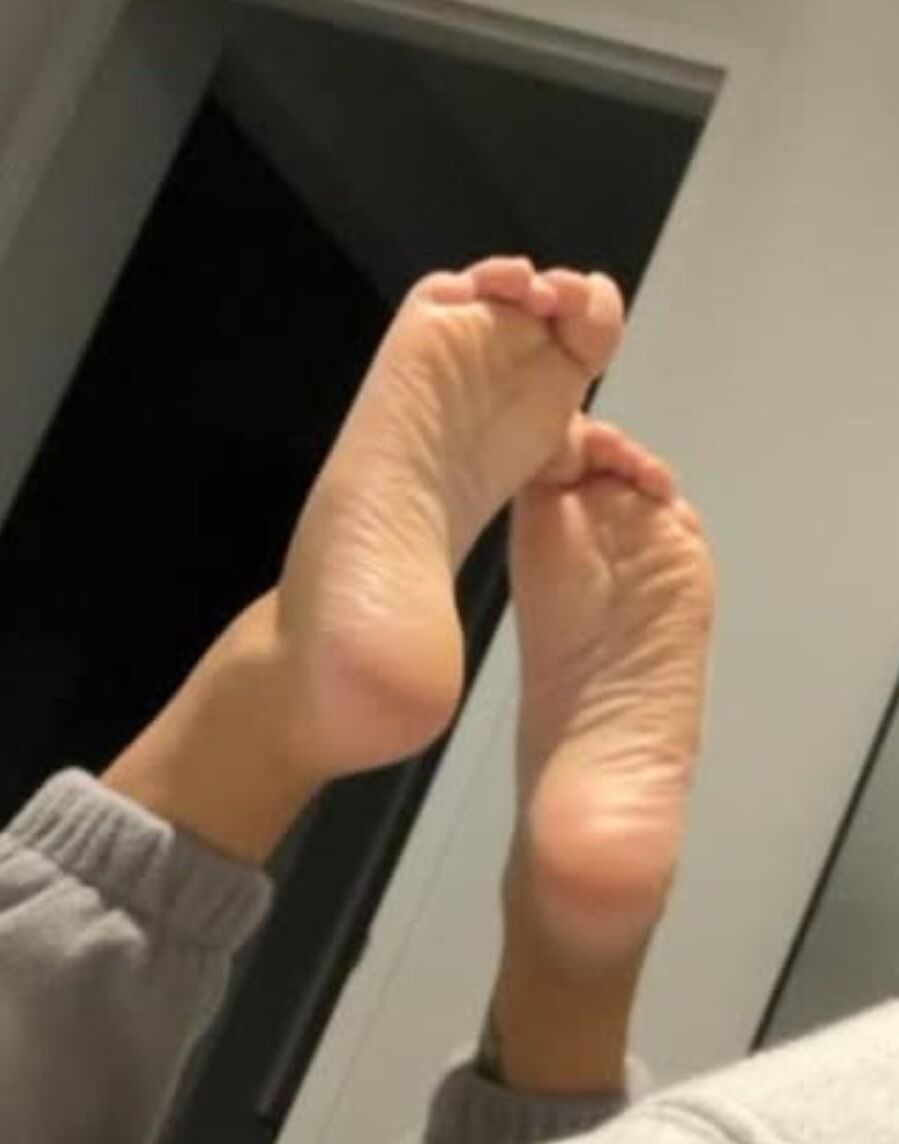 Feet Female Teen 