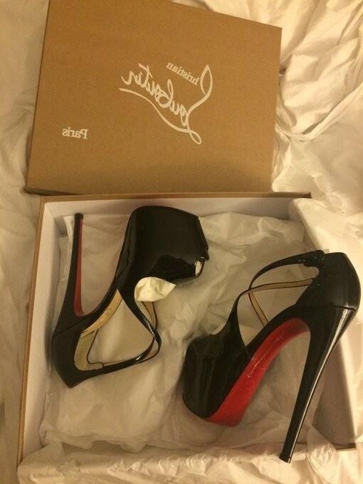 Saltos altos Louboutin ...