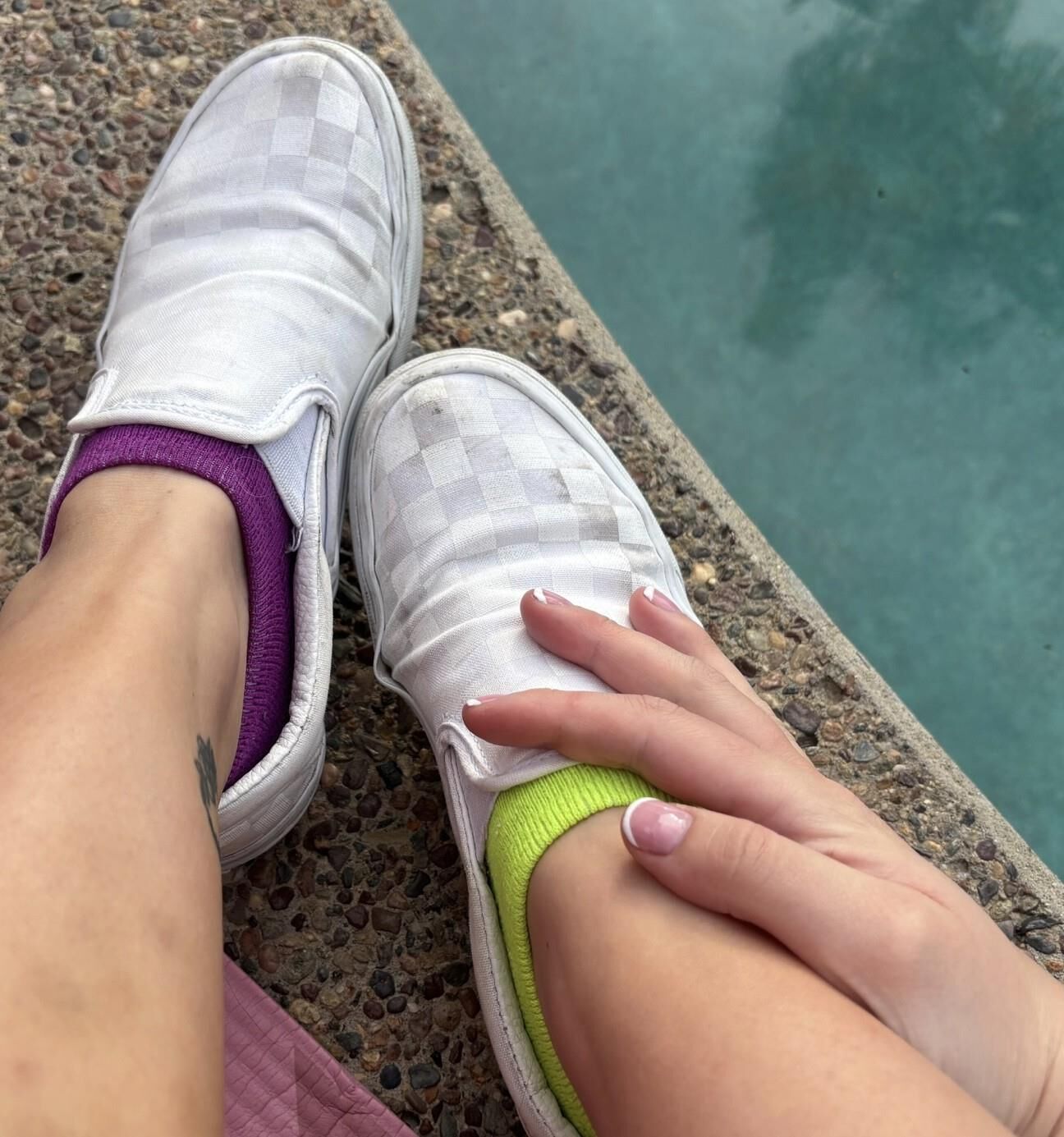 Ash’s delicious pink toes outside