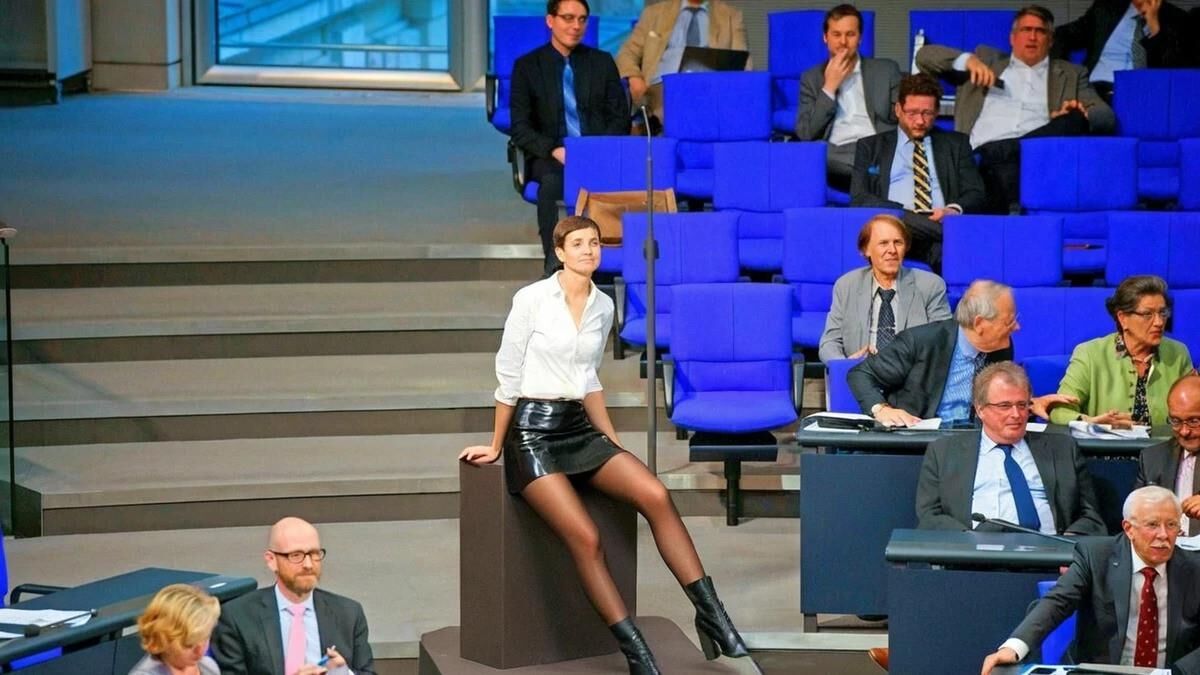 AI Frauke Petry in Nylons 