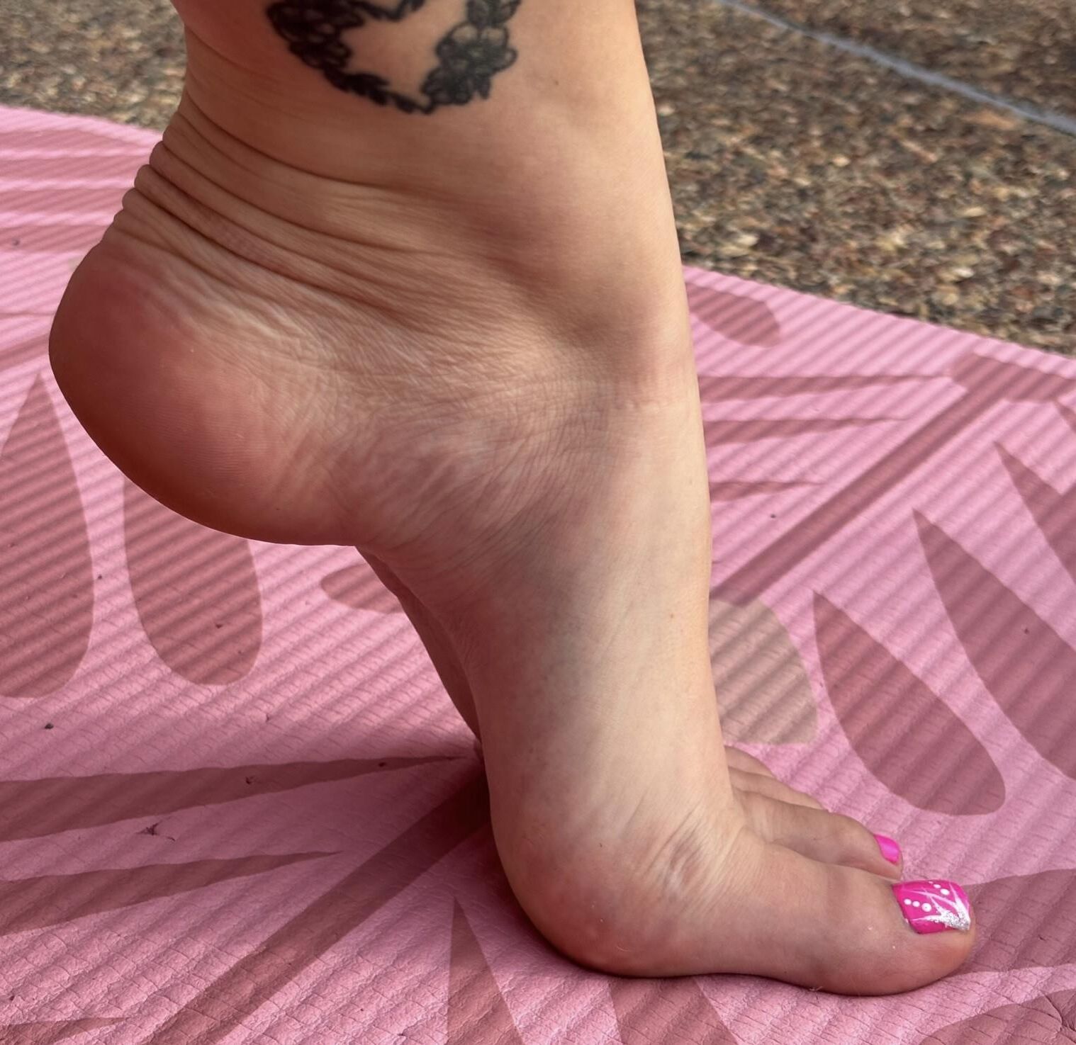 Ash’s delicious pink toes outside