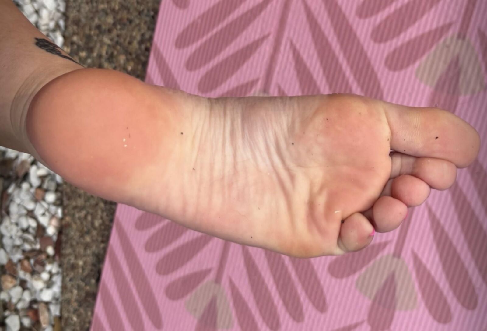 Ash’s delicious pink toes outside