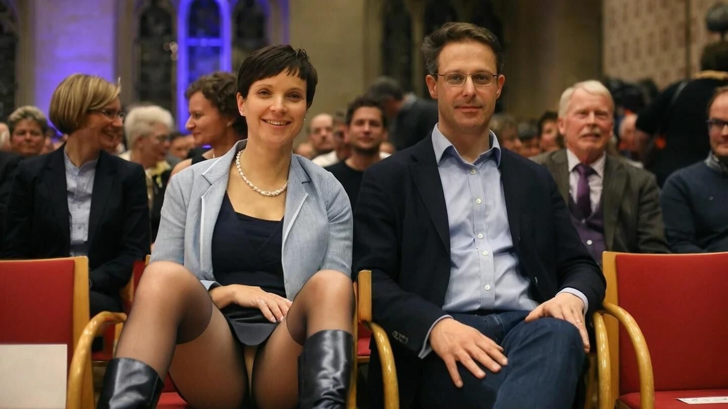 AI Frauke Petry in Nylons 