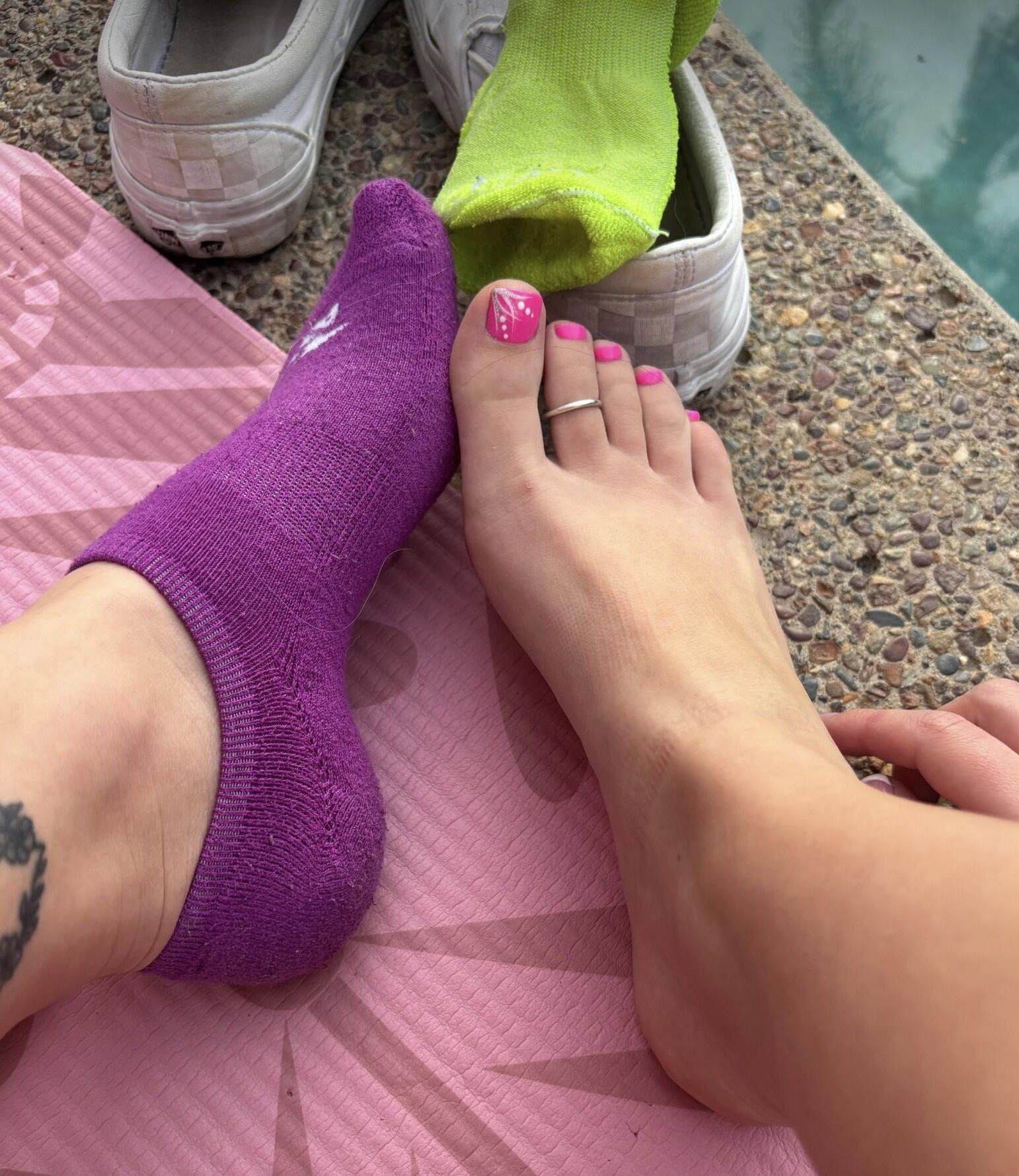 Ash’s delicious pink toes outside