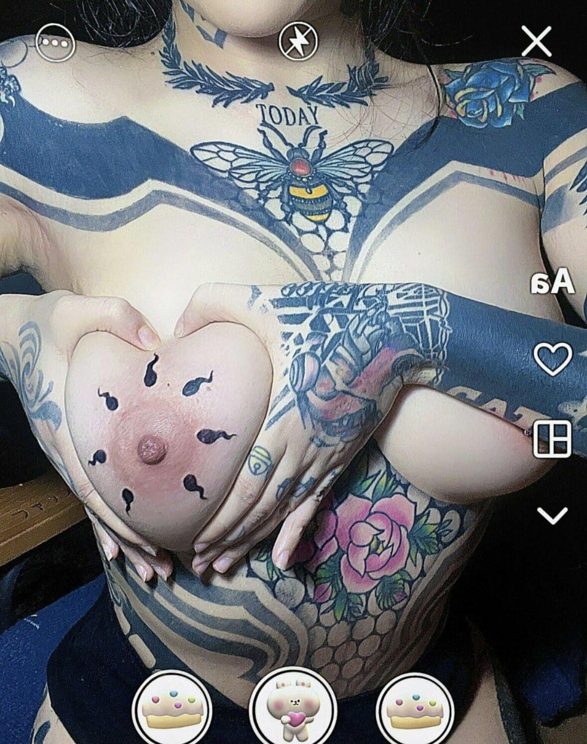 Pezones tatuados, imbéciles y coños