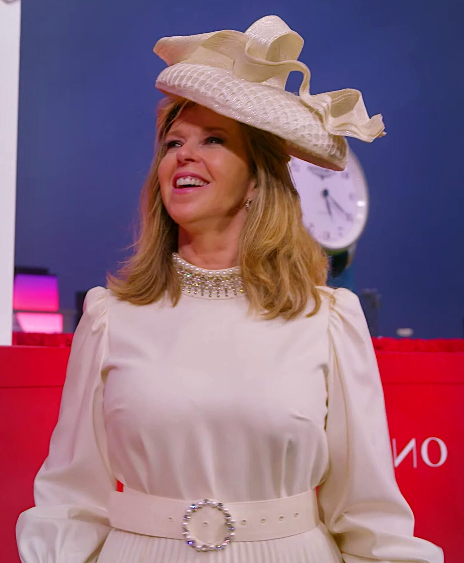 Busty UK milf tit salope Kate Garraway, sur TV Fuck Tour à Dubaï