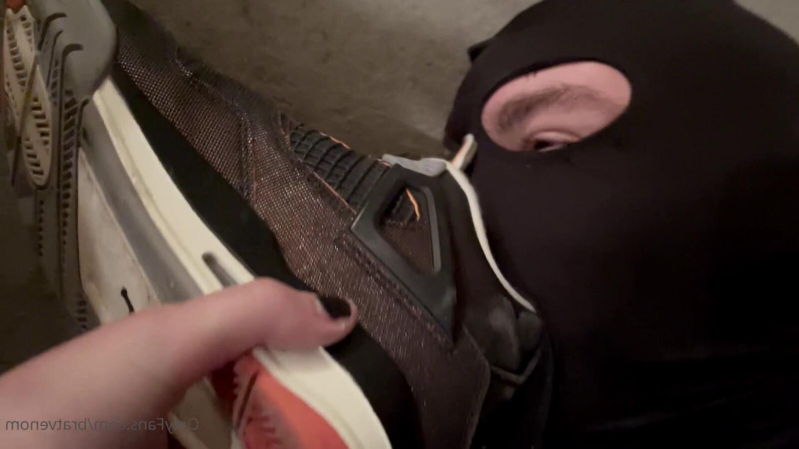 Bratvenom: sniff my smelly feet