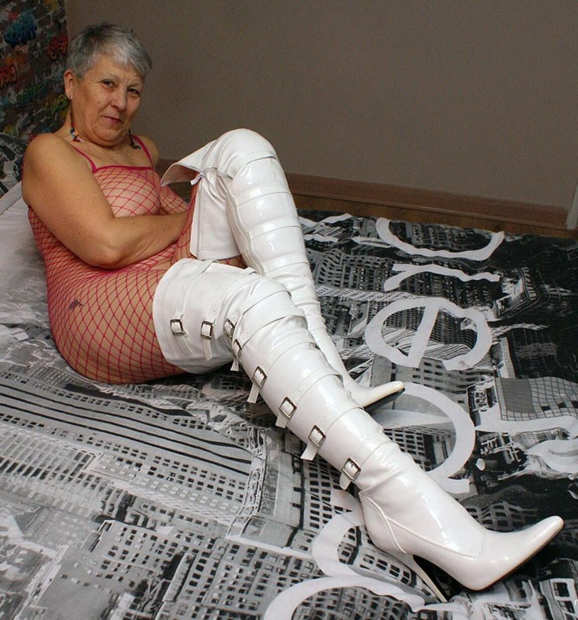 Booted Cumsluts Posing.