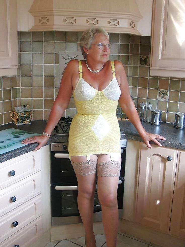 Nice and Sexy Mature/Granny in Lingerie (Mix) 