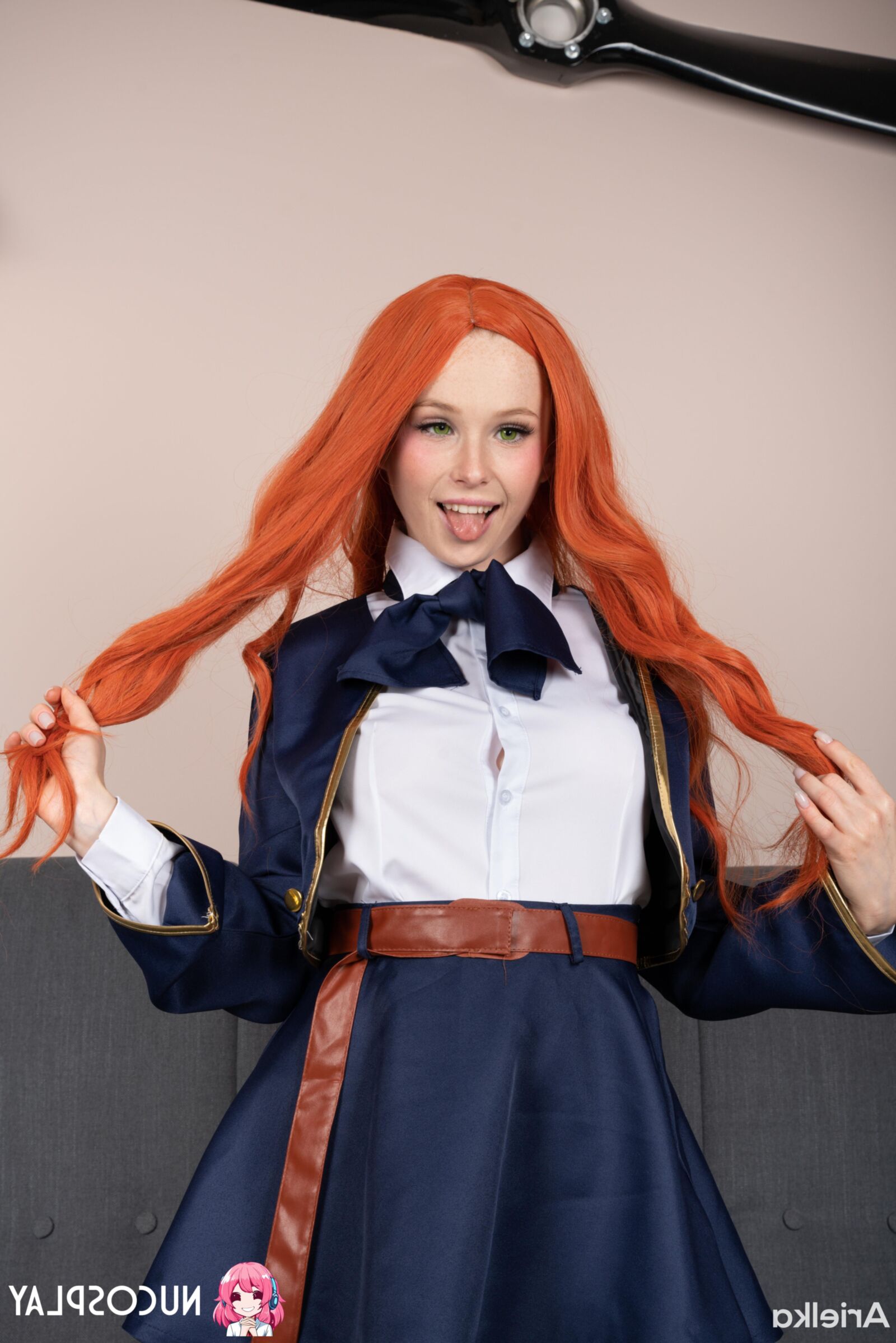 Nucosplay Arielka Arielka está de volta como um estudante de Redhead com tesão