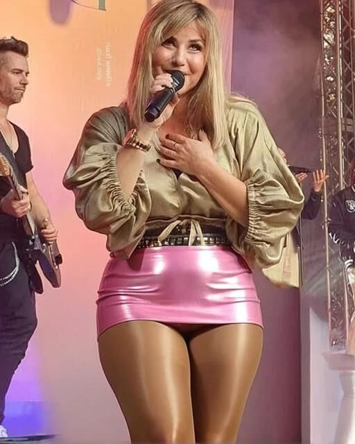 Ai Beatrice Egli em nylons