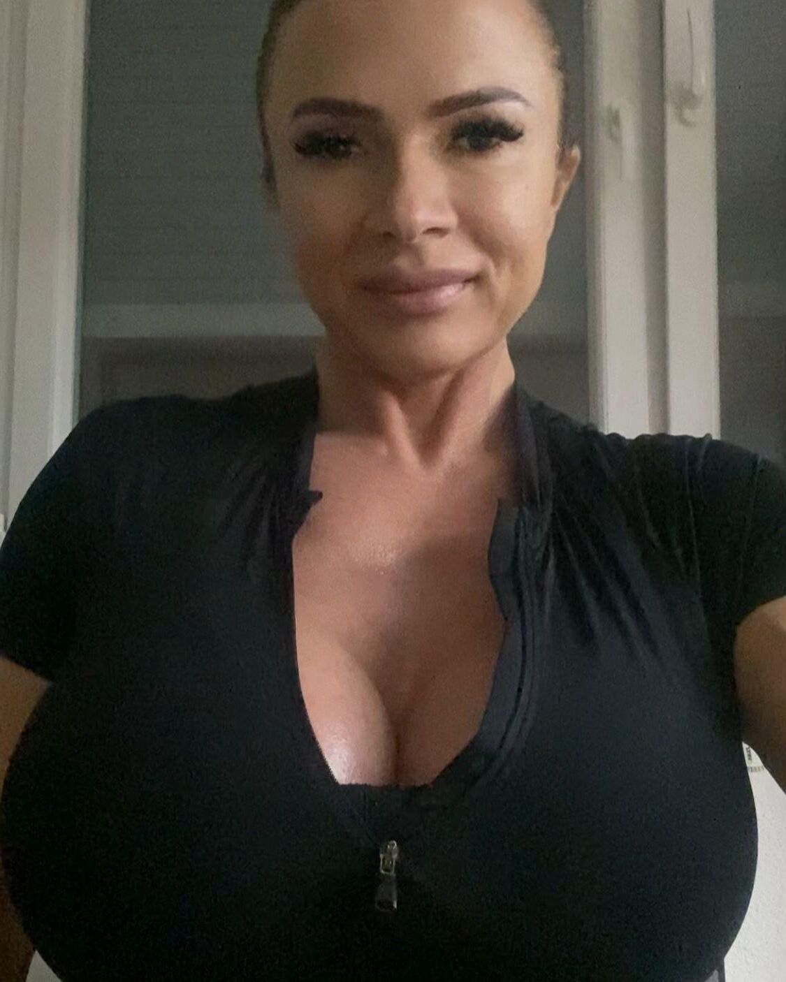 Miljana Pavkovic Kroatische IFBB mit immensen Brüsten