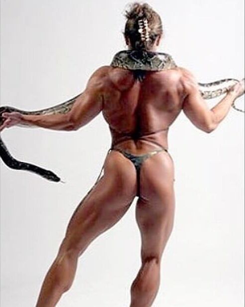 Miljana Pavkovic Kroatische IFBB mit immensen Brüsten