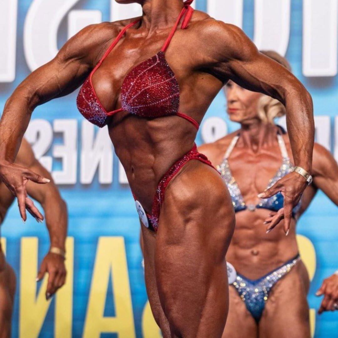 Miljana Pavkovic Kroatische IFBB mit immensen Brüsten