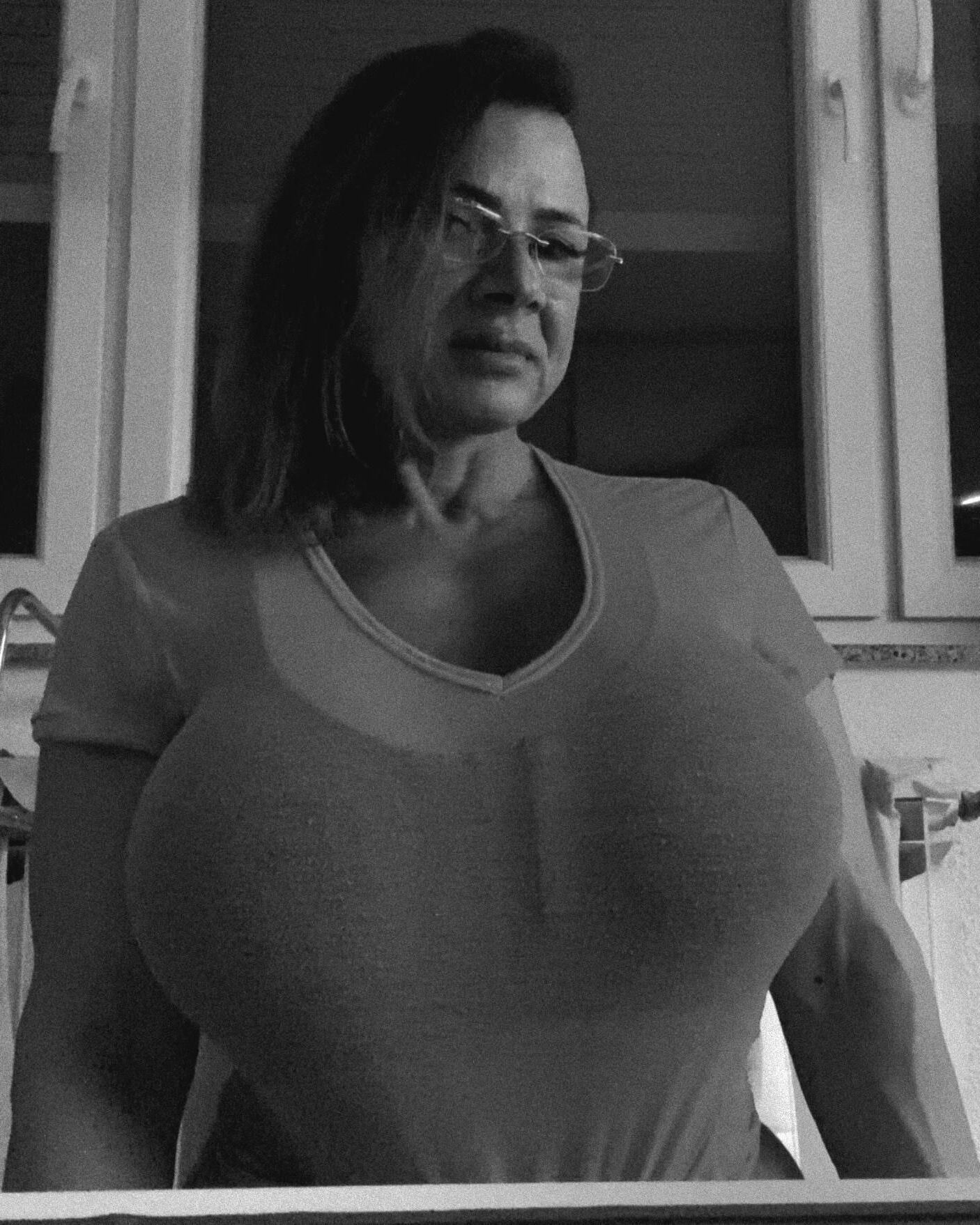 Miljana Pavkovic Kroatische IFBB mit immensen Brüsten
