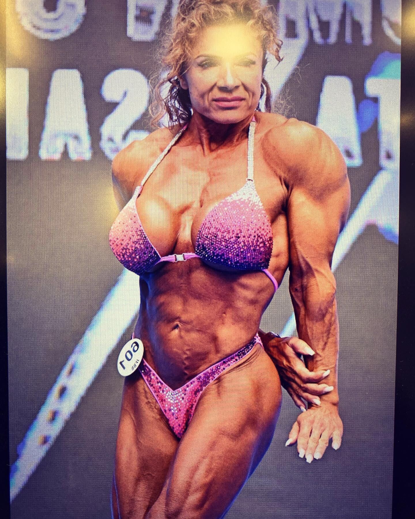 Miljana Pavkovic Kroatische IFBB mit immensen Brüsten
