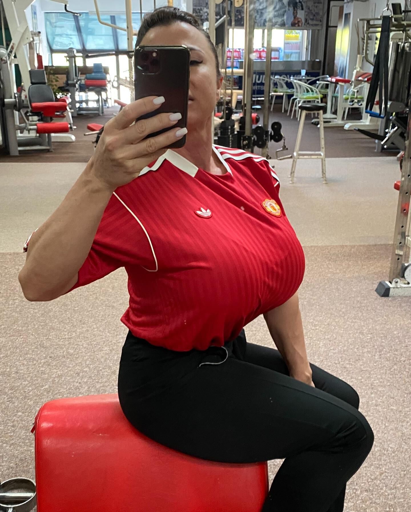 Miljana Pavkovic Kroatische IFBB mit immensen Brüsten