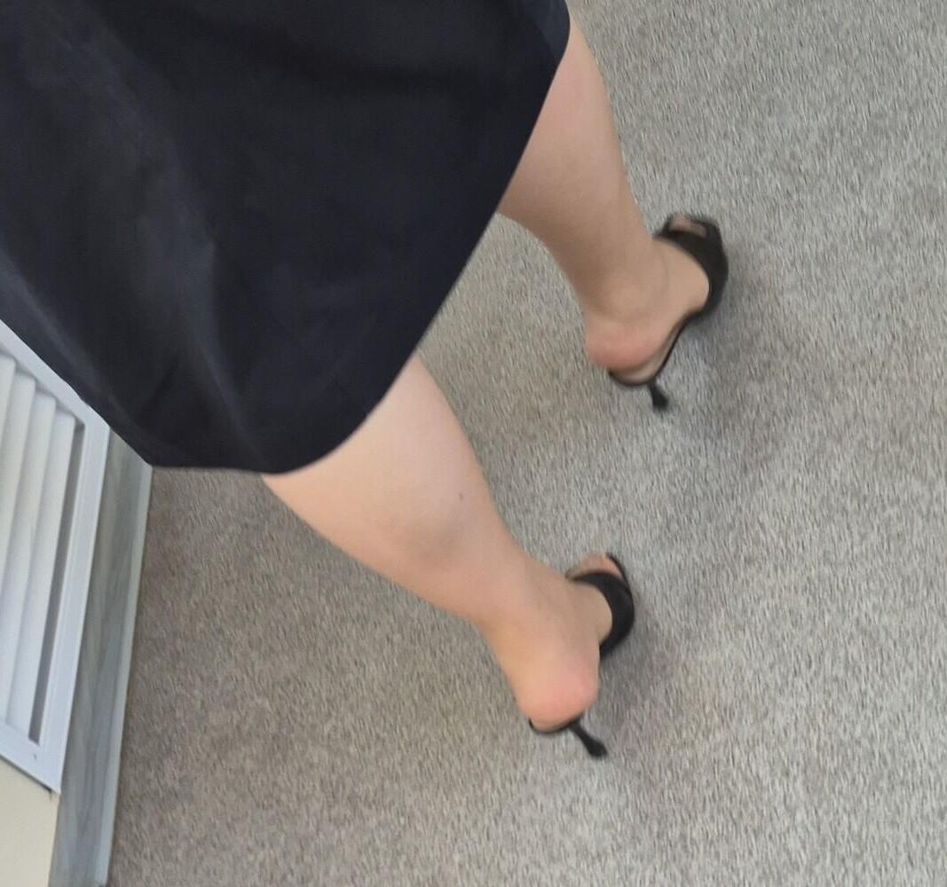 Co worker milf in pantyhose and mules