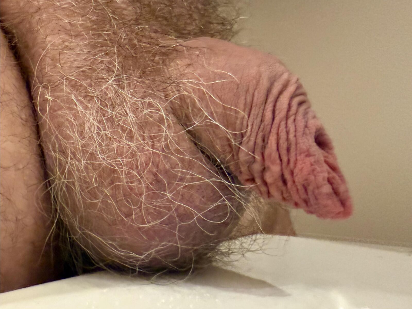 Ma douce bite non coupée avec mon long prépuce doux