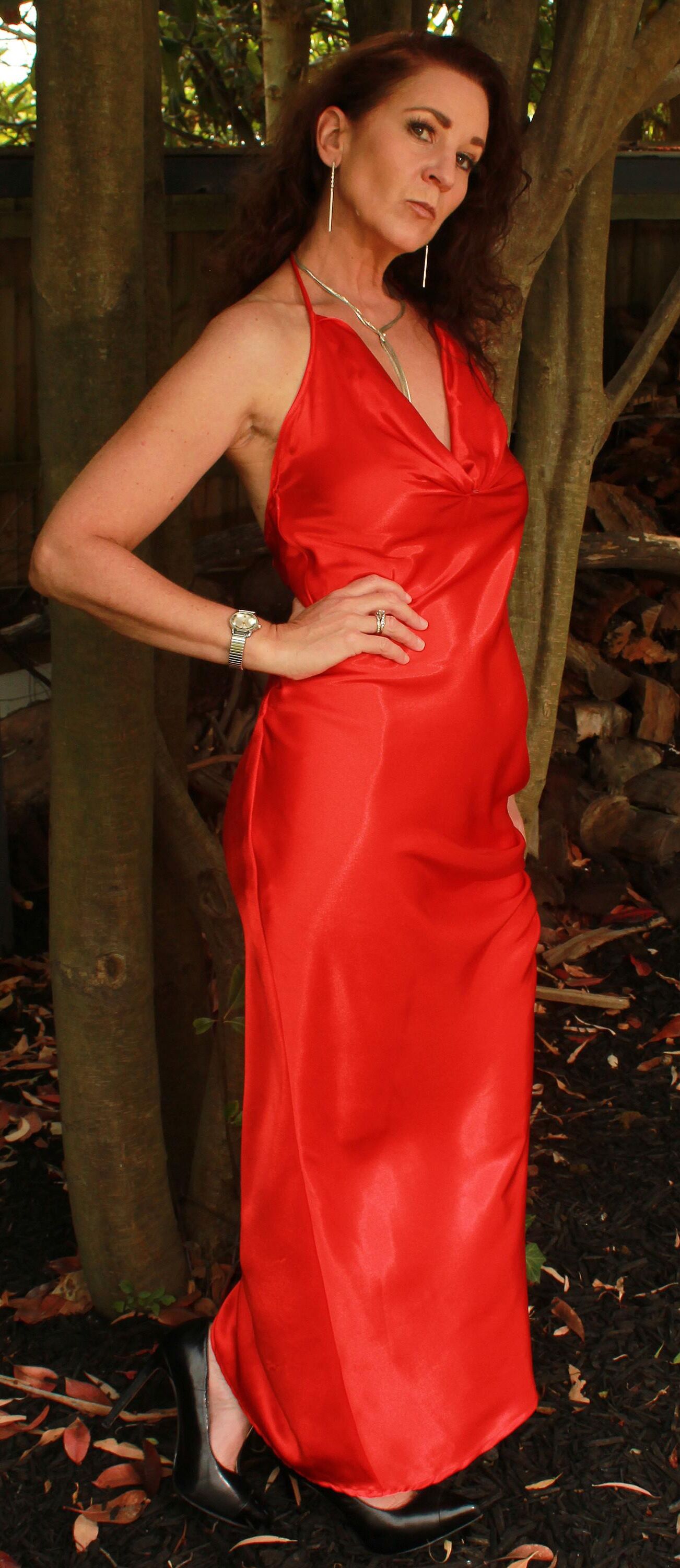 Mature fuckpig in red satin (NN)