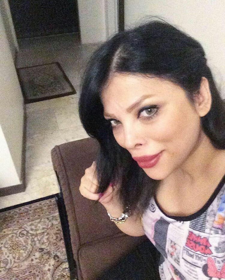Le danger persan iranien porte des talons