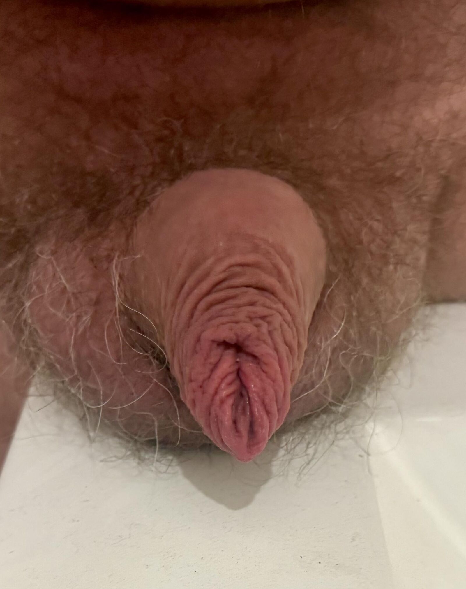 Ma douce bite non coupée avec mon long prépuce doux
