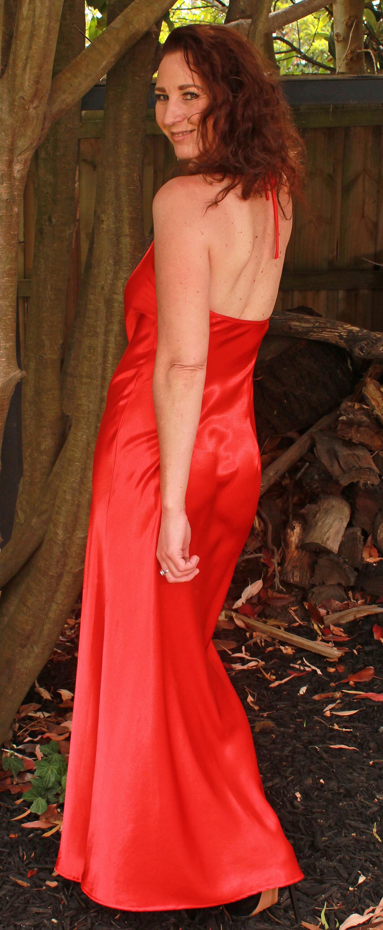 Mature fuckpig in red satin (NN)