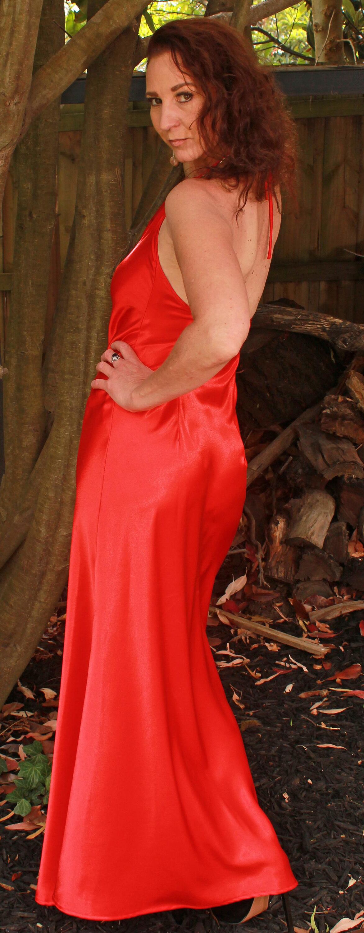 Mature fuckpig in red satin (NN)