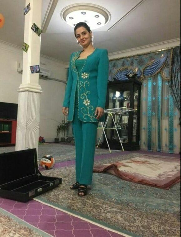 イランのペルシャの混乱が彼女に続きます