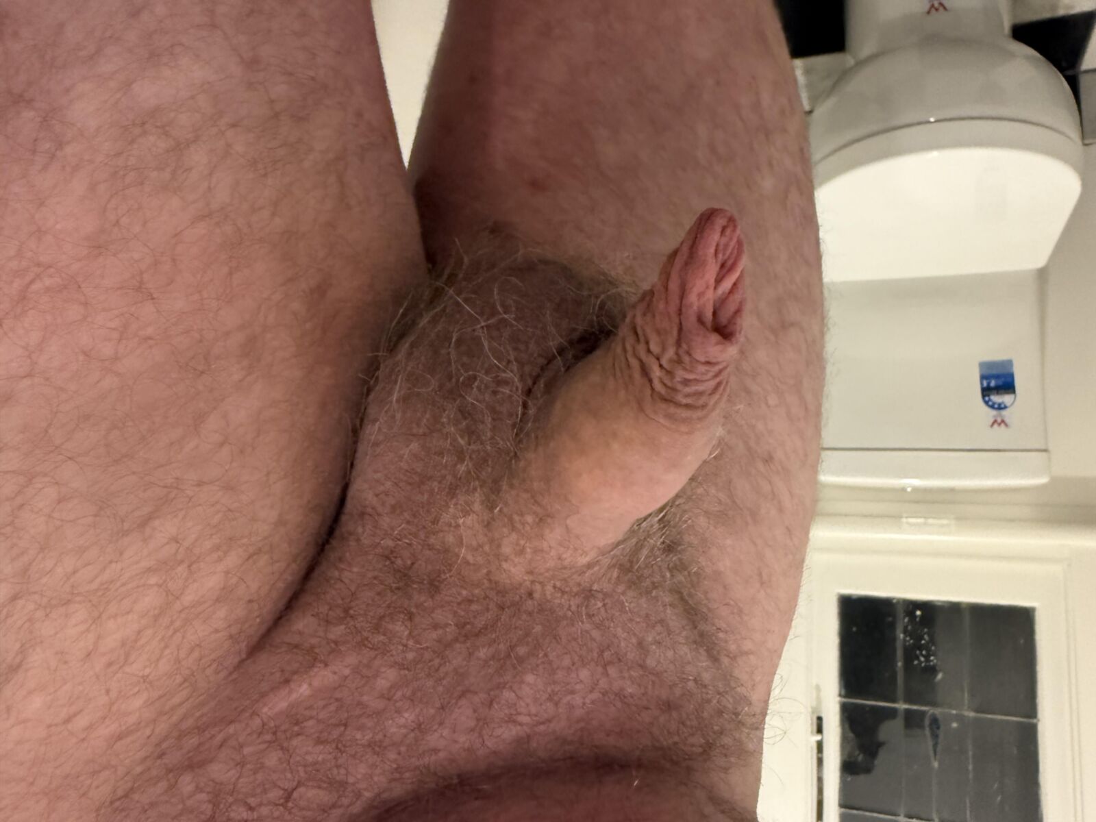 Ma douce bite non coupée avec mon long prépuce doux