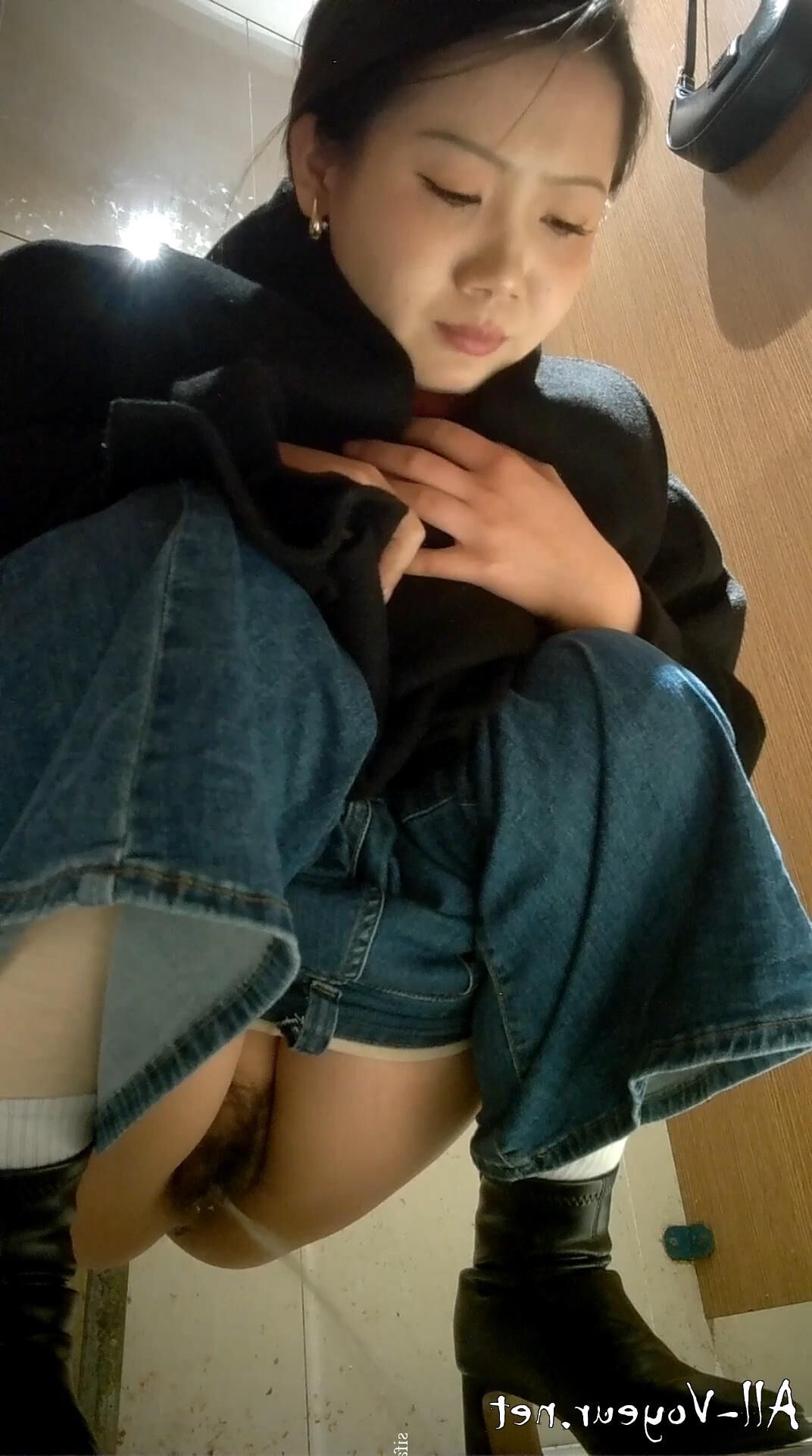 WC Voyeur. Peeing chinese wet hairy pussies 