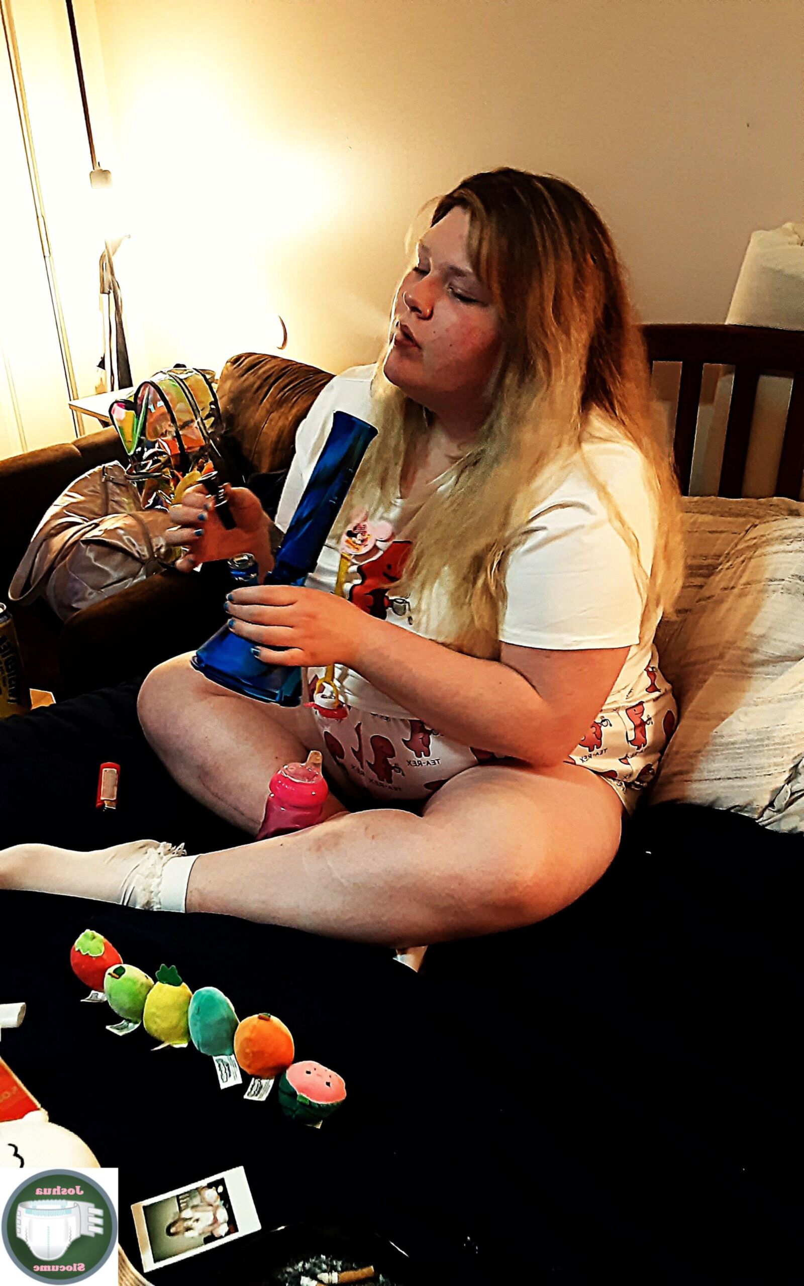 Joshua Slocume gets high with Little Michelle wearing diapers