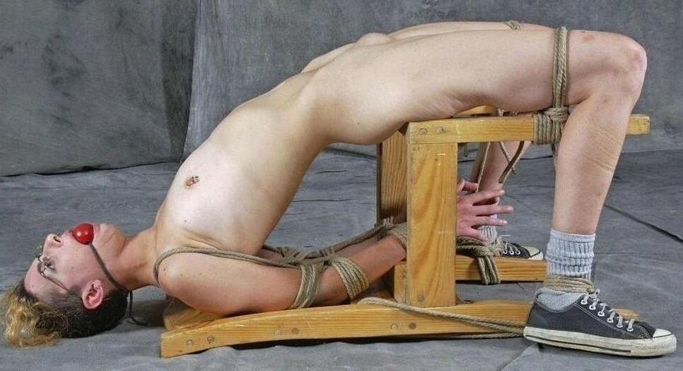 Chicas de bondage con gafas