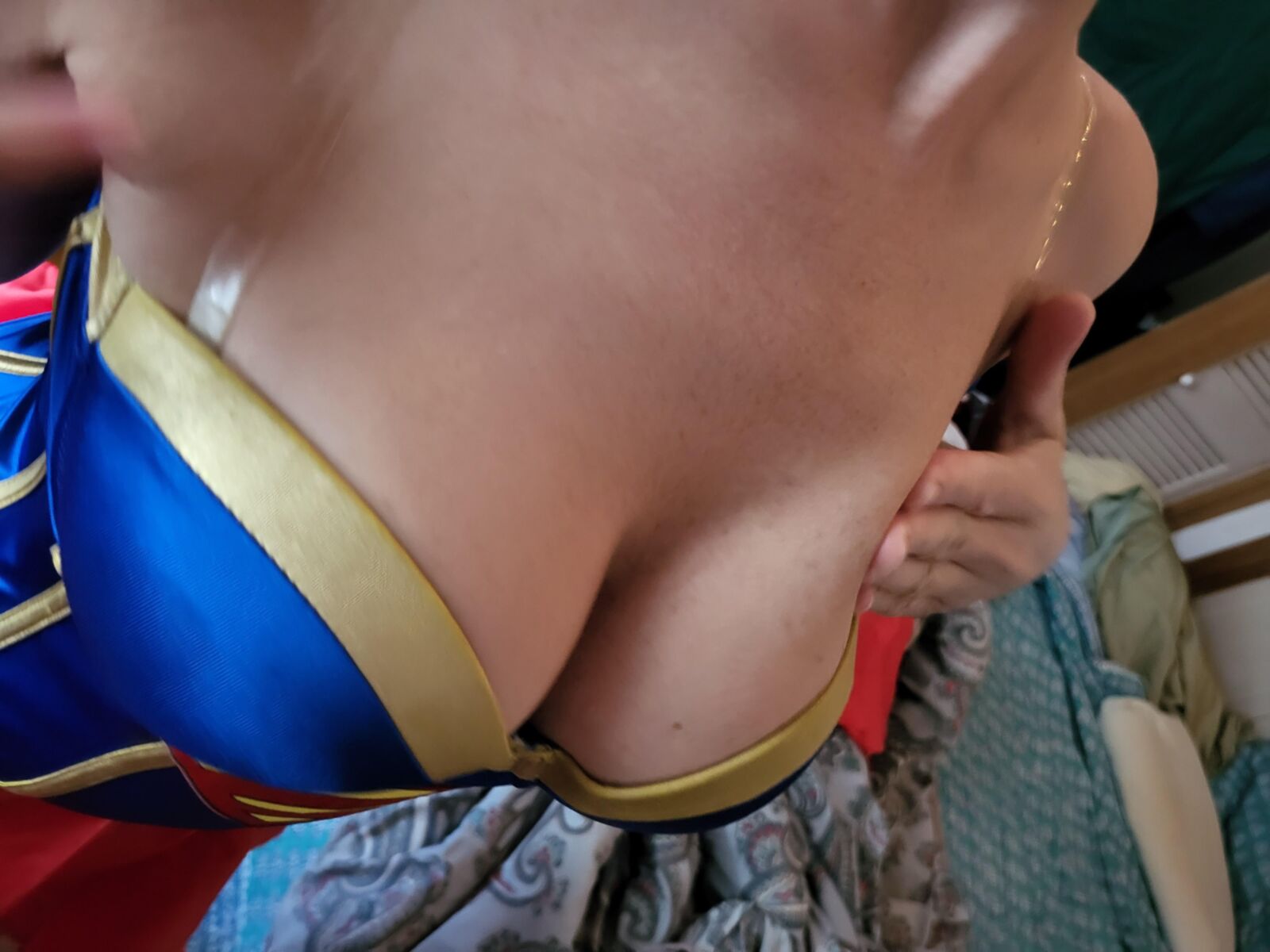 slutty Larisa shows off her big asshole