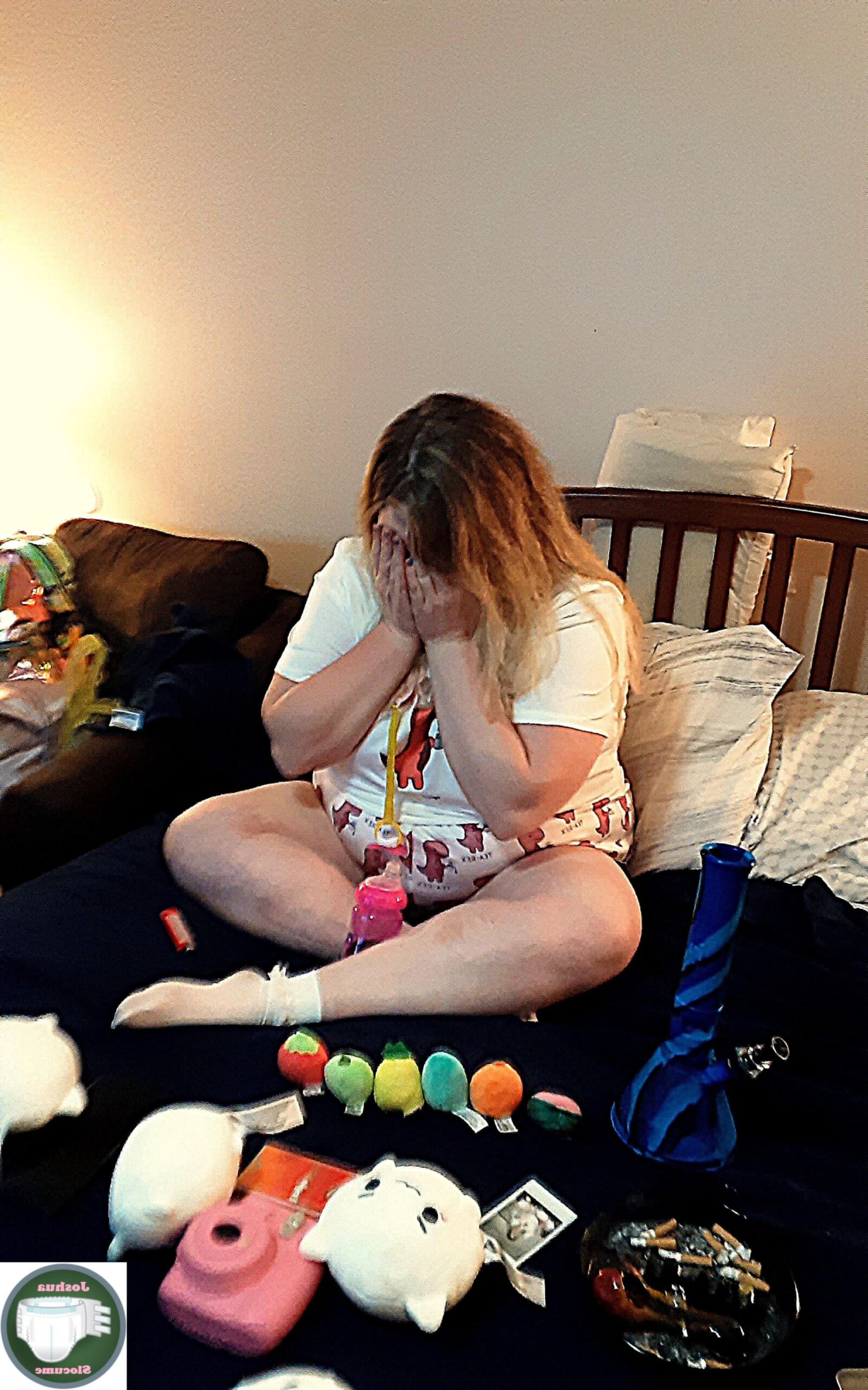 Joshua Slocume gets high with Little Michelle wearing diapers