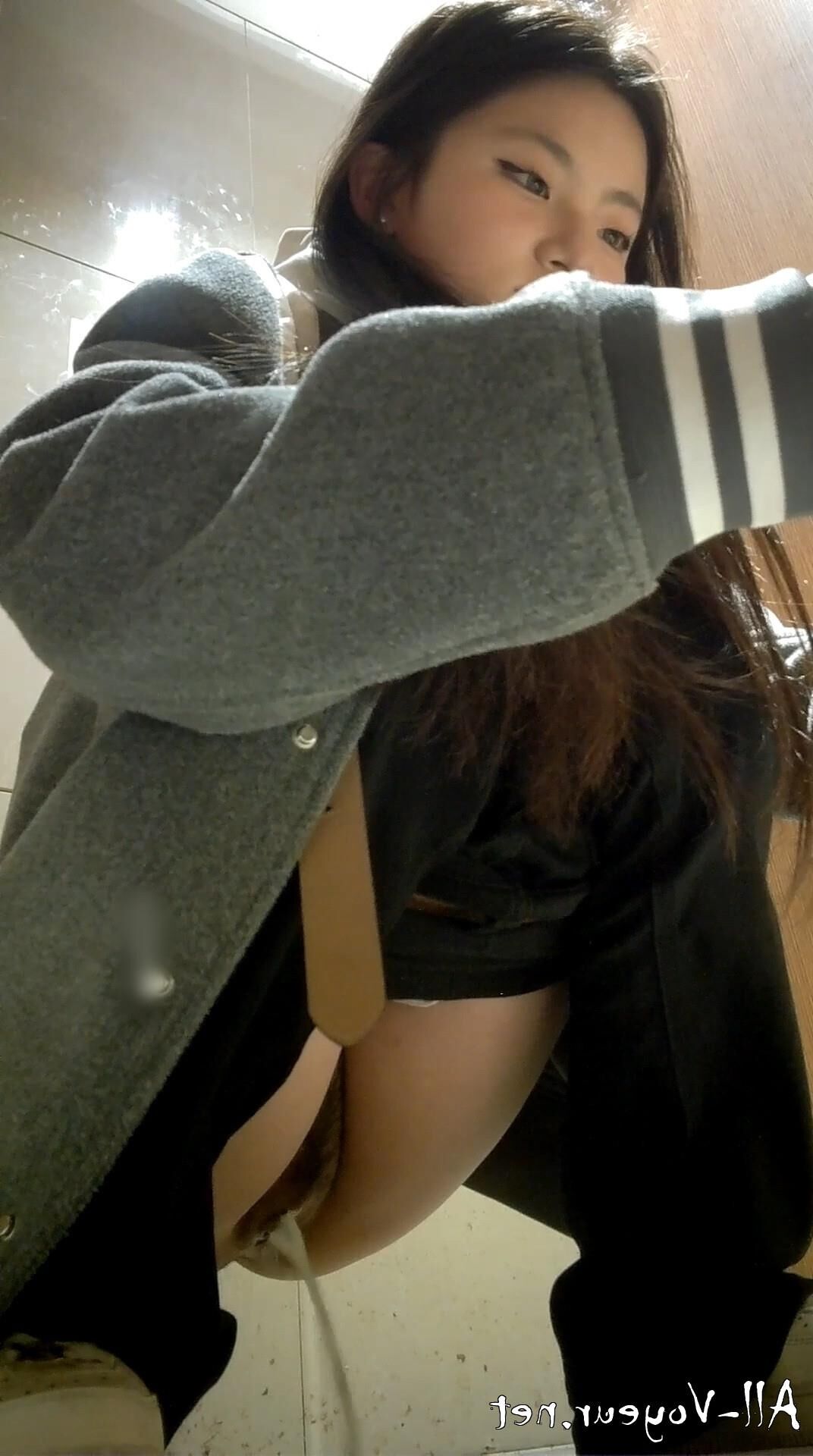 WC Voyeur. Peeing chinese wet hairy pussies 