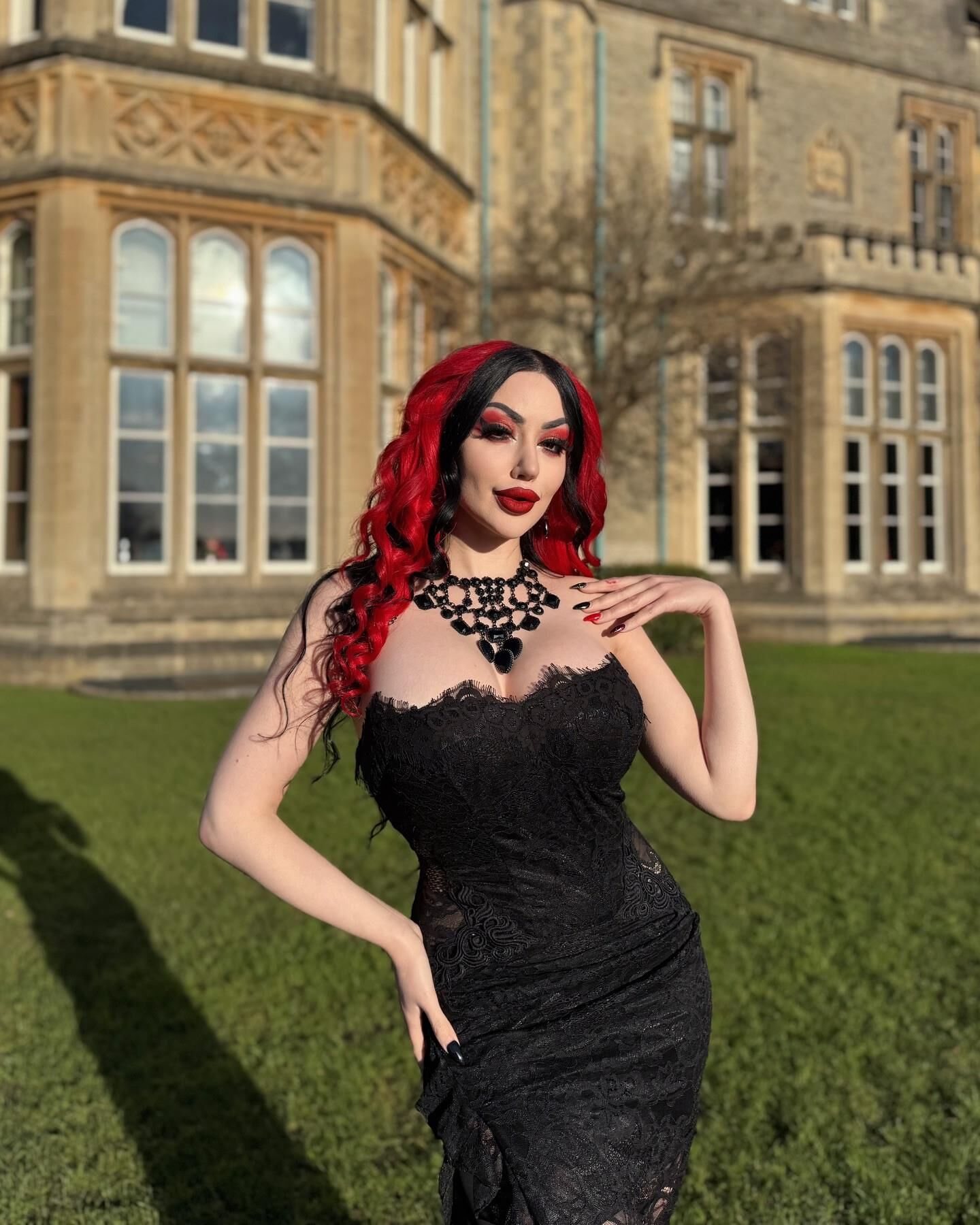 Mehr Dani Divine
