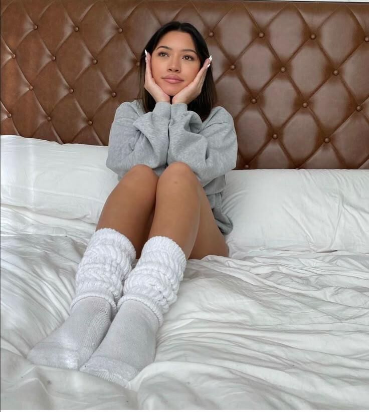 靴下とそれらを着る女性！