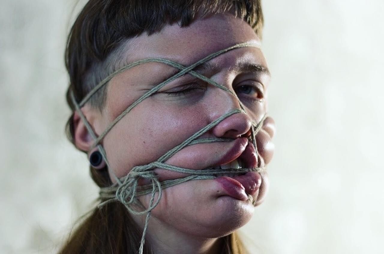 Искаженные лица
