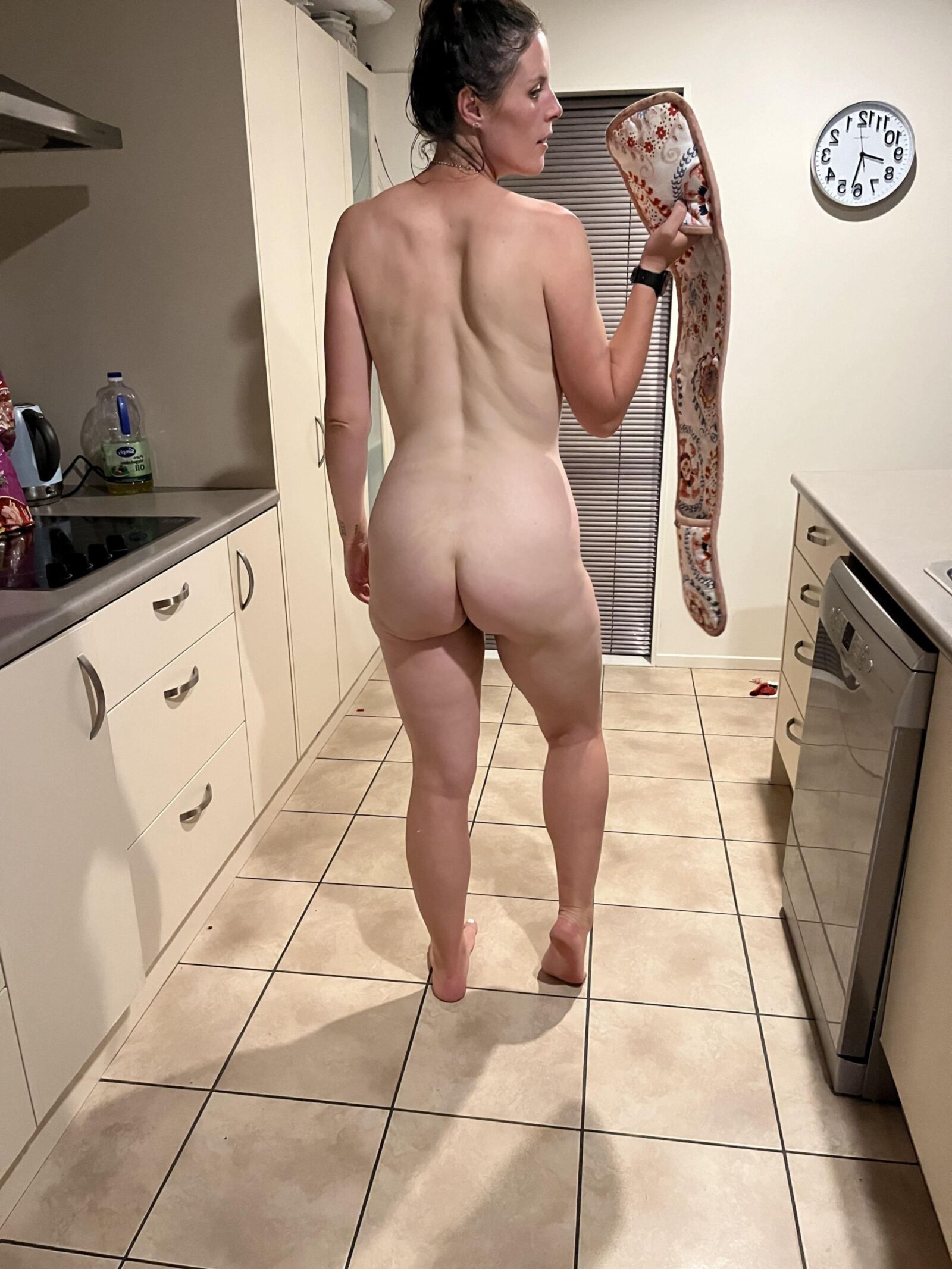 Kiwi Slut Milf