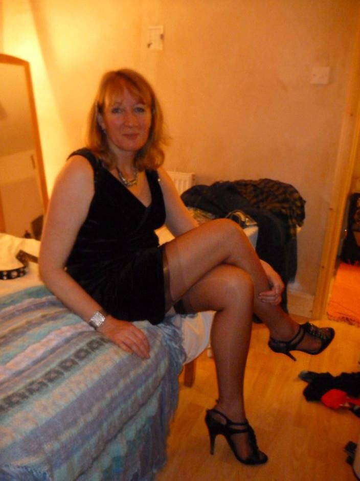 British MILF flashes stocking tops