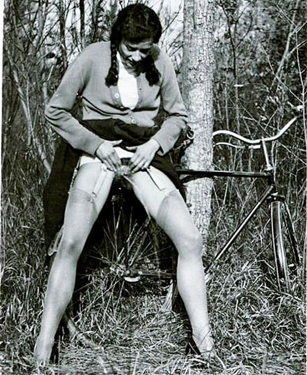 Vintage Pissing