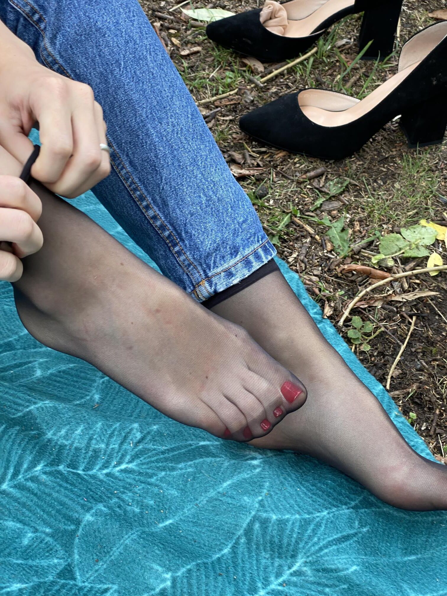 ex novia en calcetines de nylon negro