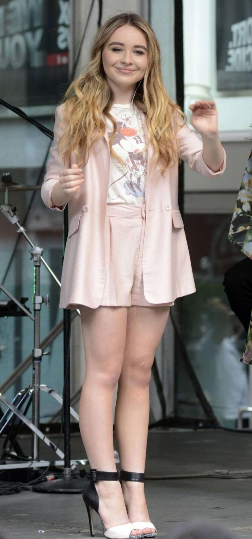 Celebs with Short Skirts are begging to bend them over