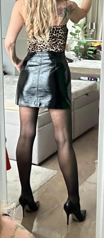 Damas de cuero y látex
