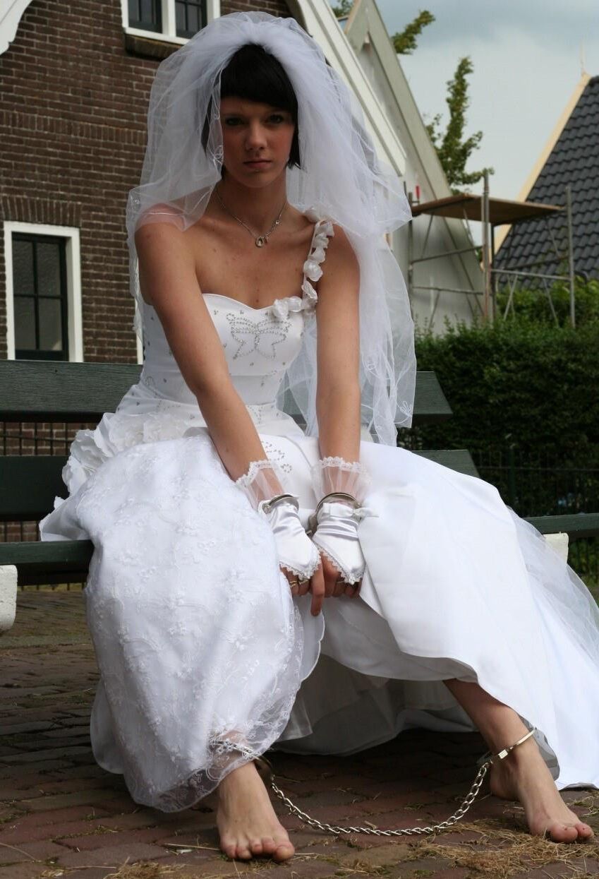 Bondage Brides Pt。